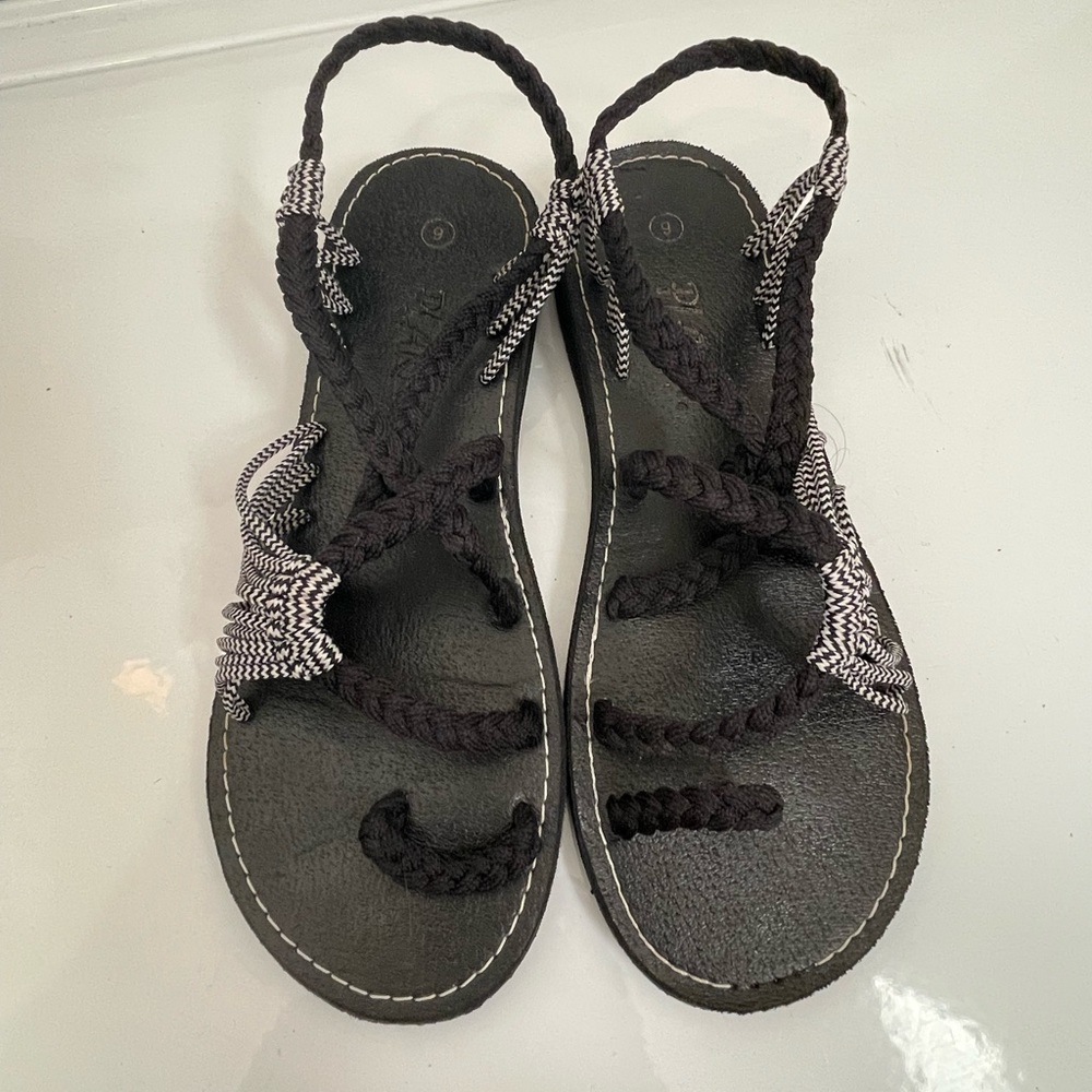 PLAKA Sandals (sz 6)